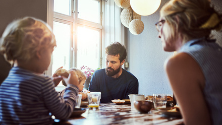 Family_eating_together.jpg