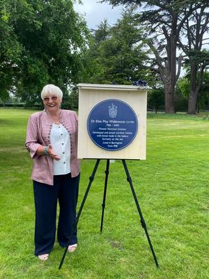 Dr Margaret Ashwell OBE with Elsie Widdowson's blue plaque