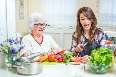 Dietitian_with_older_person.jpg