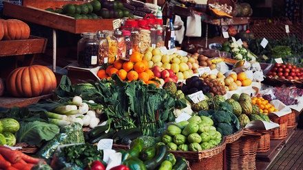 Fresh_fruit_veg_stall.jpg