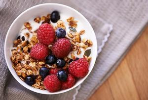 fibre food fact sheet image - bowl of cereal