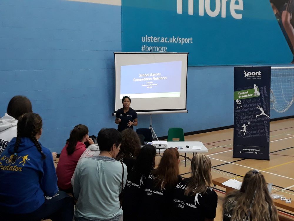 A sports nutritionist talking to students