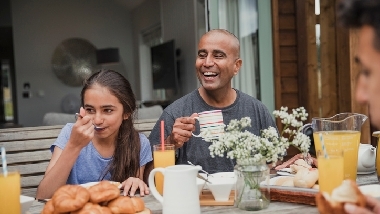 man_eating_with_family.jpg