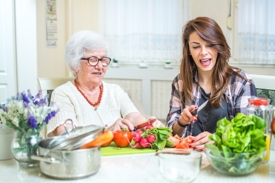 Dietitian_with_older_person.jpg